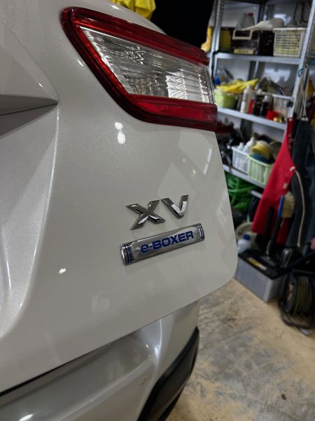 スバル XV テールゲート デントリペア 修理の様子